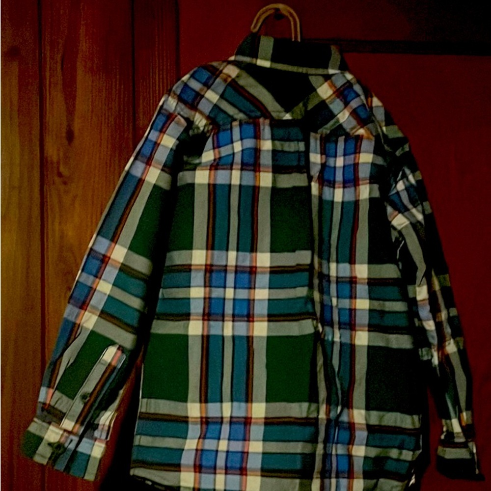 It comes with bottoms for boys it’s never been worn , its fresh out the box